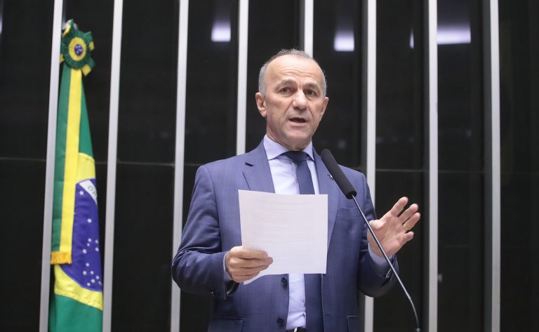 Deputado Helder Salomão (PT-ES) fala no Plenário da Câmara dos Deputados