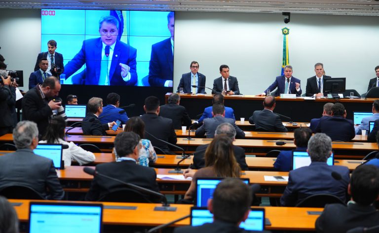 Discussão e votação de propostas legislativas (PLDO para 2026).