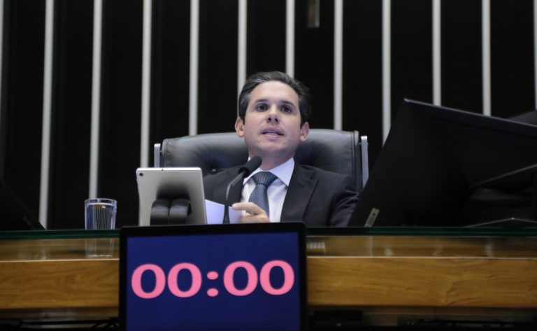 Motta preside a comissão geral no Plenário