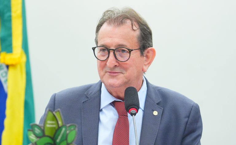 Deputado Nilto Tatto (PT-SP) fala em comissão da Câmara dos Deputados