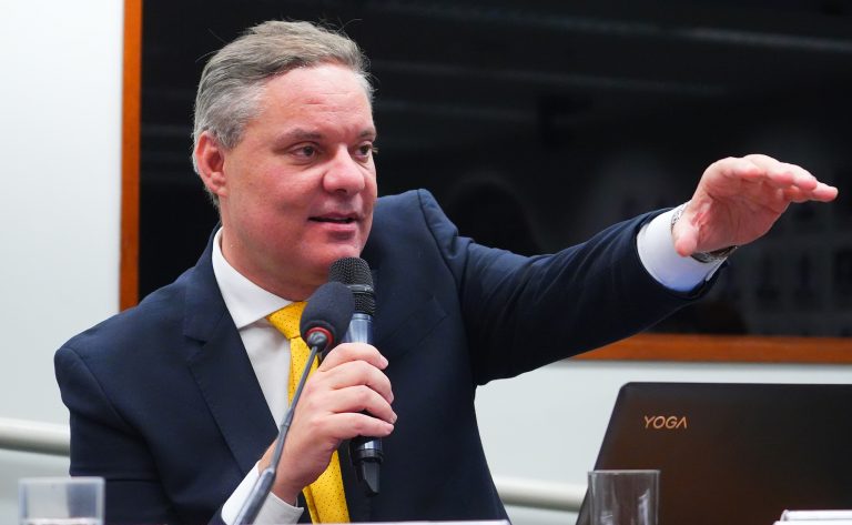 Audiência Pública - Relação de trabalho dos trabalhadores de aplicativo segundo a visão acadêmica. Advogado e representante do Grupo de Estudos em Direito do Trabalho da USP - USP, André Gonçalves Zipperer