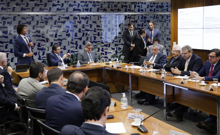 Apresentação final do relatório e dos anteprojetos de lei da Reforma Administrativa, elaborados pelo Grupo de Trabalho. Dep. Pedro Paulo (PSD-RJ), Presidente da Câmara dos Deputados, Hugo Motta (REPUBLICANOS - PB) e Dep. Danilo Forte (UNIÃO-CE)