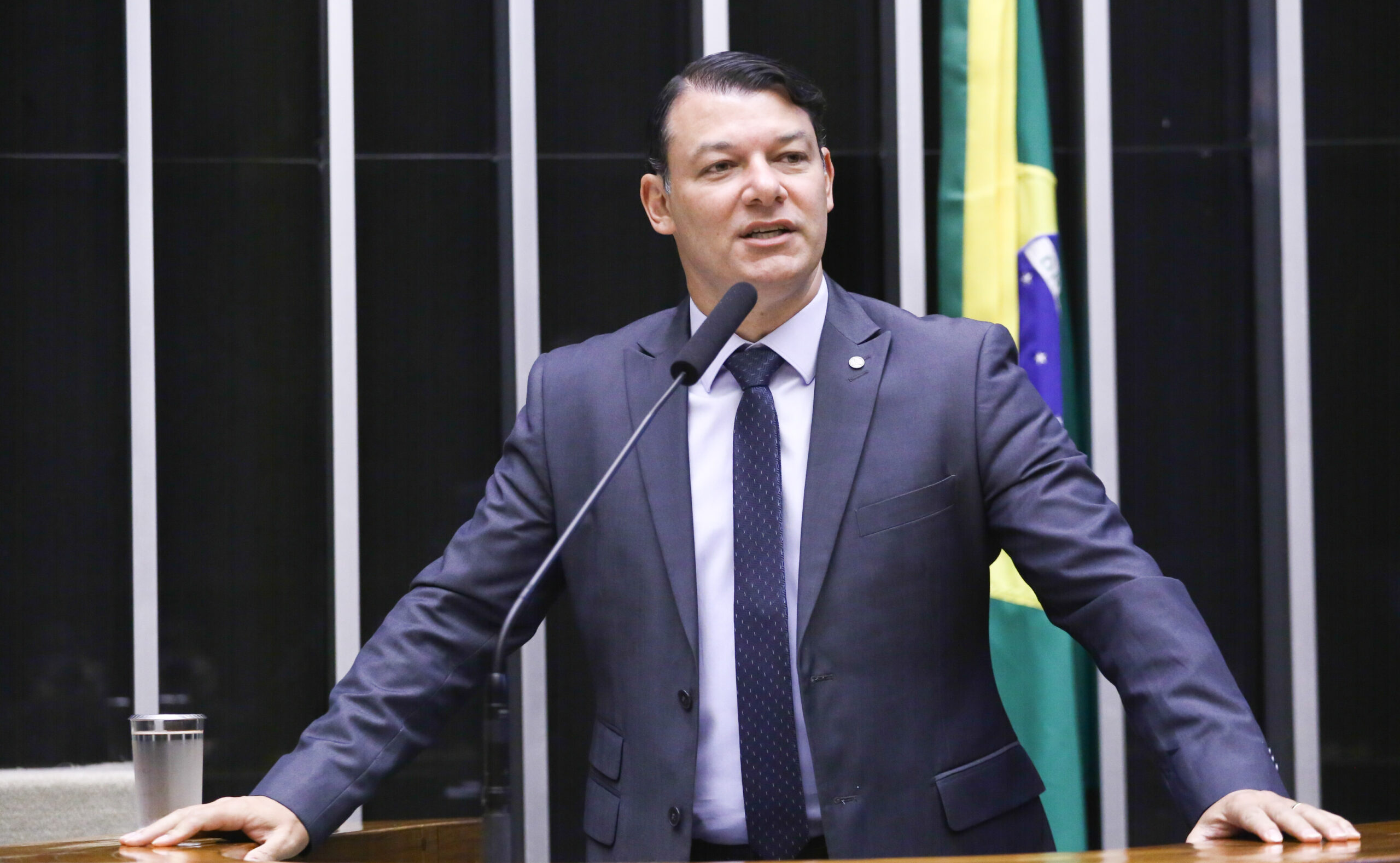 Discussão e Votação de Propostas Legislativas. Dep. Roberto Duarte (REPUBLICANOS - AC) Plenário - Sessão Solene