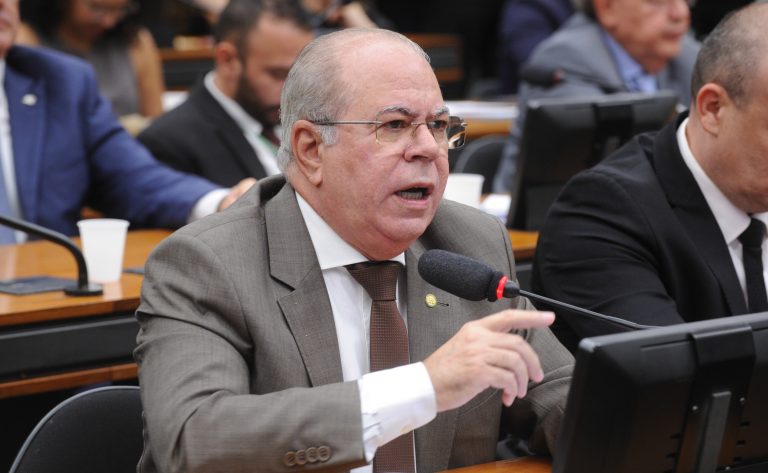 Deputado Hildo Rocha (MDB-MA) fala em comissão da Câmara dos Deputados