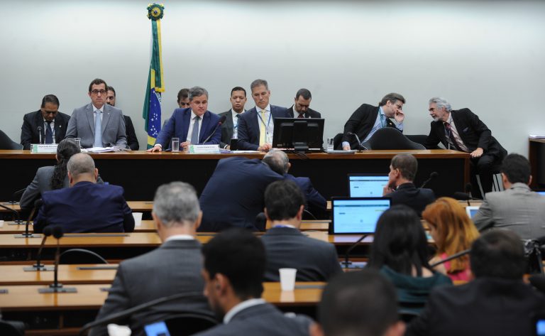 Votação PLDO 2026 (Projeto de Lei de Diretrizes Orçamentárias).