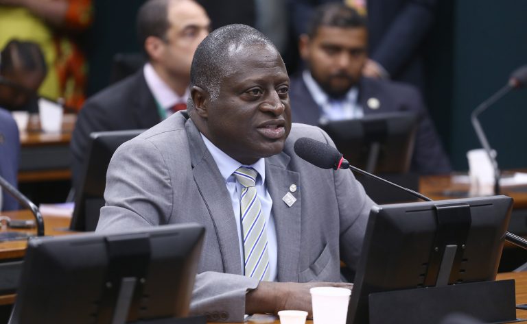 Discussão e votação do parecer do relator. Dep. Helio Lopes (PL - RJ)