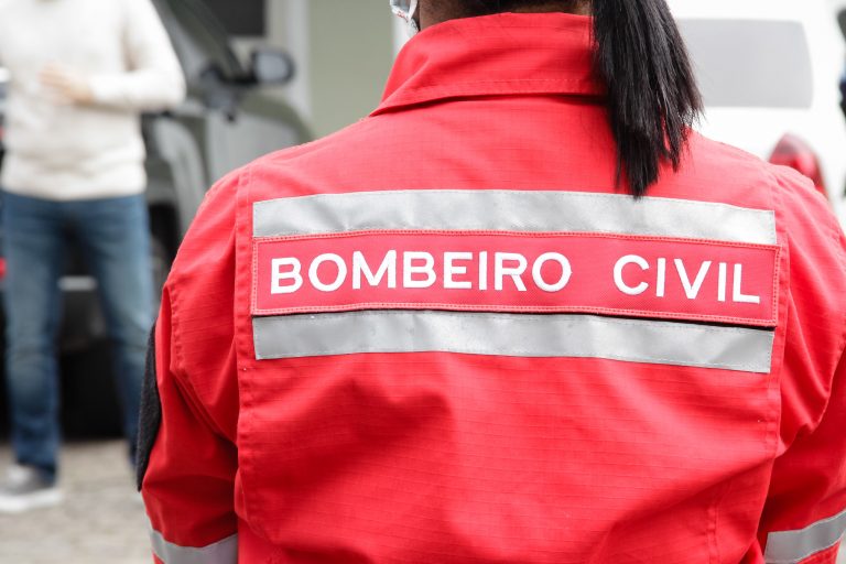 Segurança - geral - mulher bombeiro civil bombeiros civis