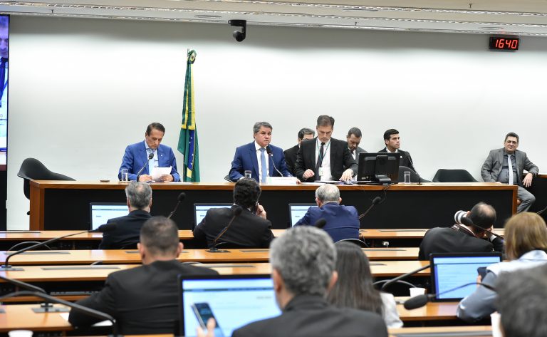 Votação da lei de diretrizes orçamentárias.