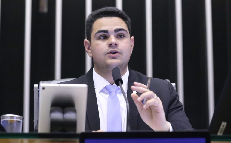 Discussão e votação de propostas legislativas. Dep. Icaro de Valmir (PL-SE)