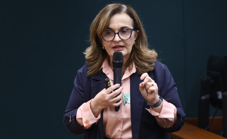 Seminário - Dezembro Laranja: Câncer de pele no Brasil, um desafio de saúde pública. Secretária-geral - Sociedade Brasileira de Dermatologia, Francisca Regina Oliveira Carneiro