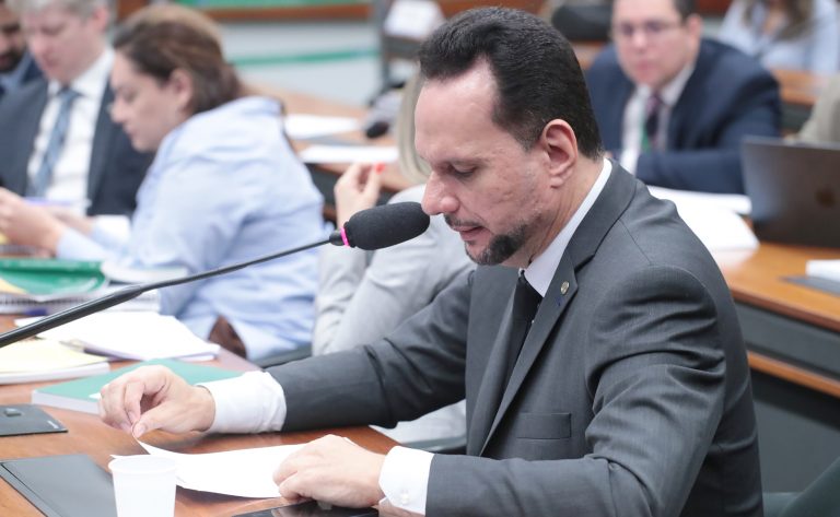 Deputado Josenildo (PDT-AP) em comissão da Câmara dos Deputados