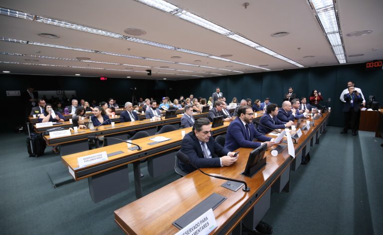 Oitivas de testemunhas e de representados.