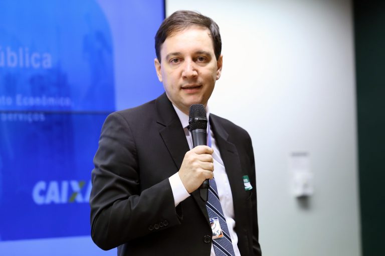 Audiência pública sobre o atraso nos repasses federais as consequências para a cadeia produtiva da construção civil. Confederação Nacional da Indústria - CNI, Clausens Duarte