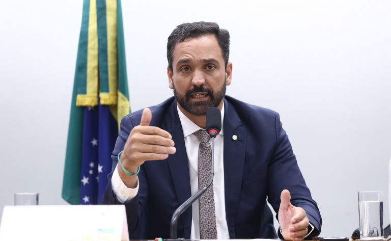 Deputado Diego Andrade (PSD-MG) fala em comissão da Câmara dos Deputados