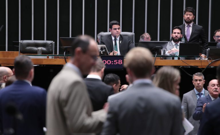 Discussão e votação de propostas legislativas. Dep. Icaro de Valmir (PL-SE)