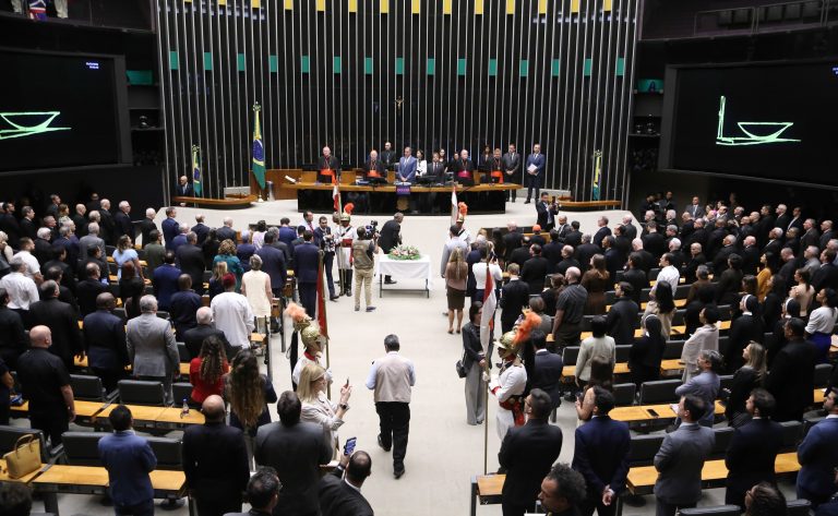 Homenagem ao bicentenário de relações diplomáticas entre o Brasil e a Santa Sé.