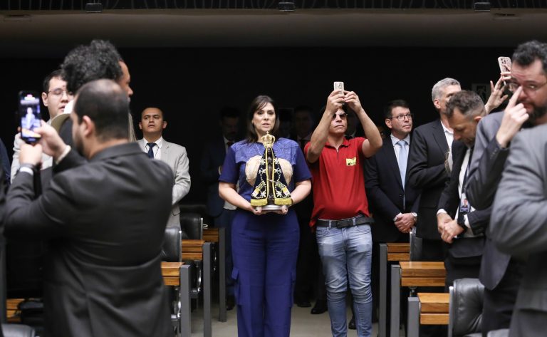 Homenagem ao bicentenário de relações diplomáticas entre o Brasil e a Santa Sé.