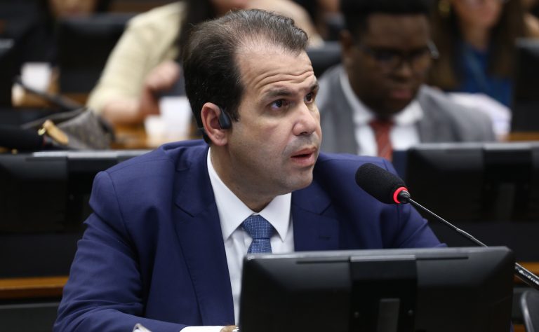 Discussão e votação de propostas legislativas. Dep. Aureo Ribeiro (SOLIDARIEDADE - RJ)