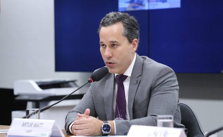 Audiência Pública - Formação de preços no mercado de combustíveis. Diretor-Geral - Agência Nacional do Petróleo, Gás Natural e Biocombustíveis, Artur Watt Neto.