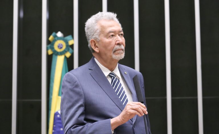 Discussão e votação de propostas legislativas. Dep. Paulão (PT - AL)