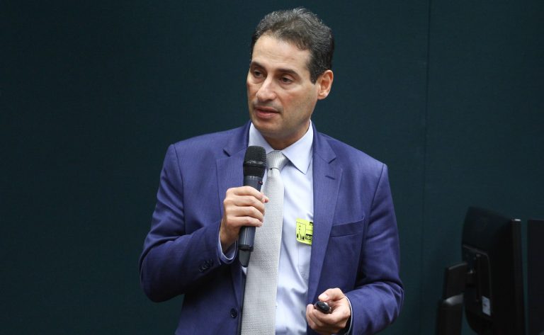 Audiência Pública - Abril Marrom. Presidente - Sociedade Brasileira de Glaucoma, Roberto Murad Vessani.