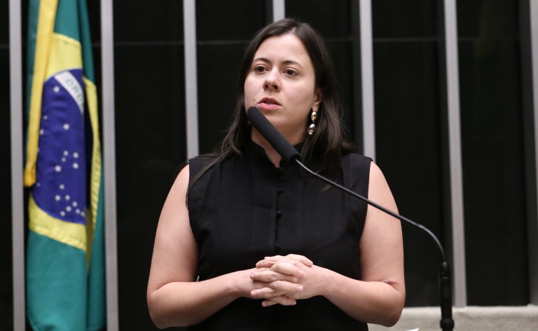 Deputada Sâmia Bomfim (Psol-SP) fala no Plenário da Câmara dos Deputados