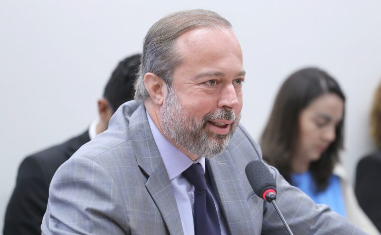 Ministro de Minas e Energia fala sobre assuntos da pasta. Ministro de Minas e Energia, Alexandre Silveira