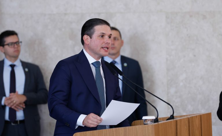 Motta discursa no palácio do planalto