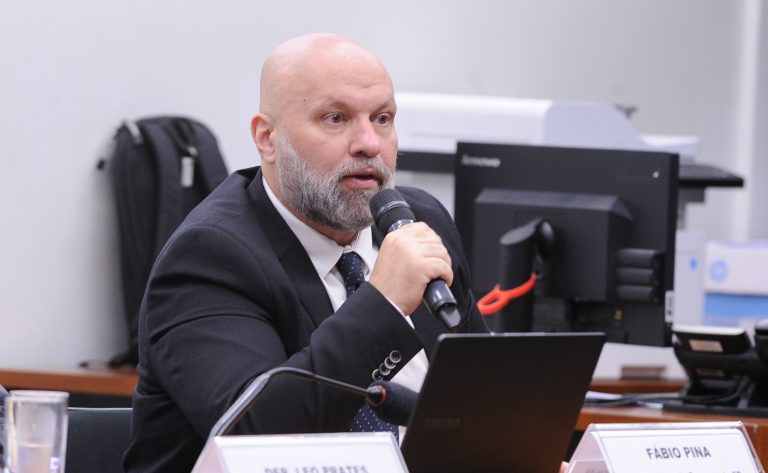 Audiência Pública - Aspectos econômicos sobre a redução da jornada de trabalho. Economista da Federação do Comércio de Bens, Serviços e Turismo de São Paulo - Fecomercio-SP, Fábio Pina.