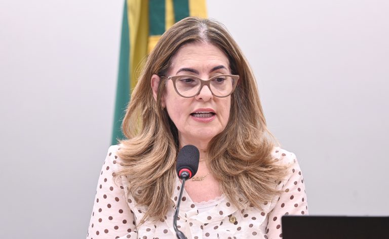 Audiência Pública - Políticas públicas de prevenção à automutilação e ao suicídio. Dep. Rogéria Santos (REPUBLICANOS - BA)