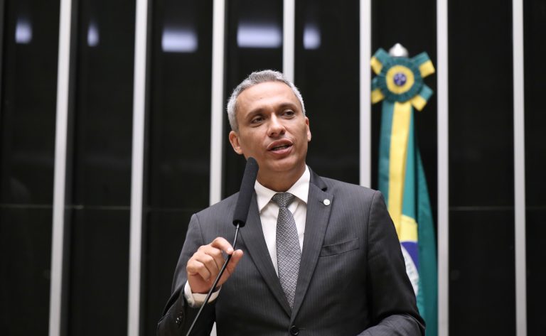 Deputado Gustavo Gayer (PL-GO) fala no Plenário da Câmara dos Deputados