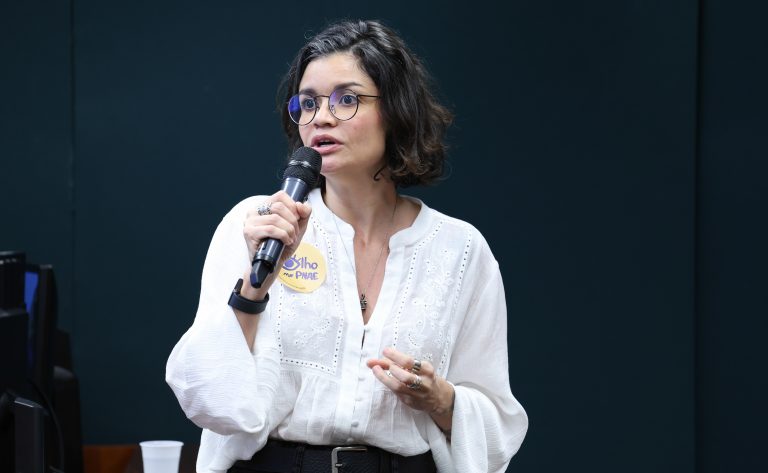 Audiência Pública - Reajuste automático anual no Programa Nacional de Alimentação Escolar. Coordenadora do Programa de Sistemas Alimentares, Priscila Diniz.