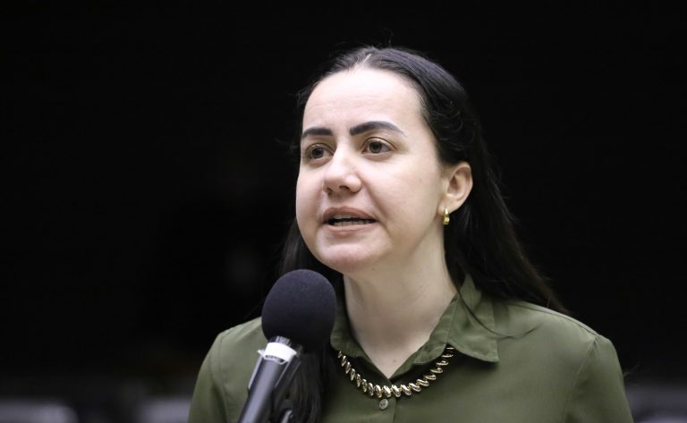Deputada Franciane Bayer (Republicanos-RS) fala no Plenário da Câmara dos Deputados