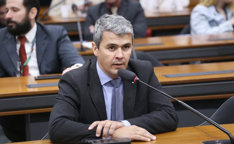 Deputado Diego Garcia (União-PR) fala em comissão da Câmara dos Deputados