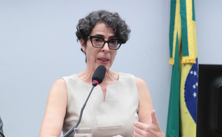Audiência Pública - Impactos da extensão de patentes sobre o orçamento da União e no financiamento do SUS. Coordenadora-Geral de Promoção e Regulação do Complexo Industrial - Ministério da Saúde, Constance Marie Meiners Chabin.