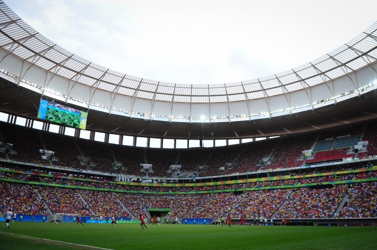 Esporte - futebol - estádio Mané Garrincha torcidas arquibancadas público torcedores jogadores