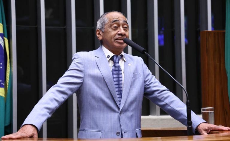 Deputado Raimundo Santos (PSD-PA) fala no Plenário da Câmara dos Deputados